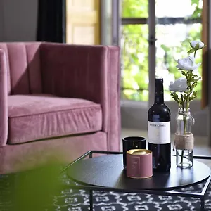 https://la-maison-de-lourmarin.fr-provencehotel.com